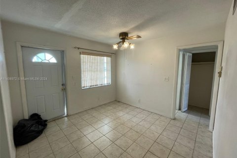 Condo in Lauderhill, Florida, 1 bedroom  № 1095439 - photo 17