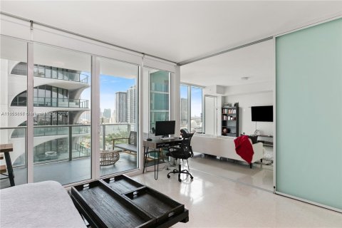 Condo in Miami, Florida, 1 bedroom  № 1348521 - photo 24