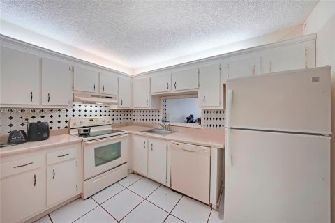 Condominio en venta en North Lauderdale, Florida, 2 dormitorios, 92.9 m2 № 1348437 - foto 3