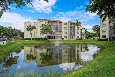 Condo in North Lauderdale, Florida, 2 bedrooms  № 1348437 - photo 27