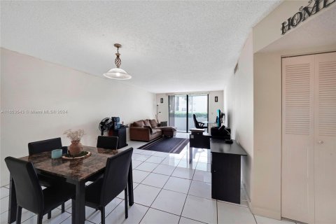 Condominio en venta en North Lauderdale, Florida, 2 dormitorios, 92.9 m2 № 1348437 - foto 8