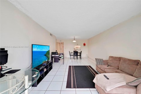 Condominio en venta en North Lauderdale, Florida, 2 dormitorios, 92.9 m2 № 1348437 - foto 13