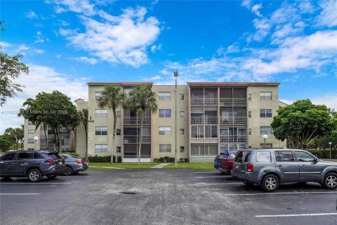 Condo in North Lauderdale, Florida, 2 bedrooms  № 1348437 - photo 26