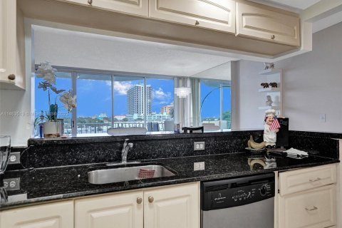 Condominio en venta en North Bay Village, Florida, 2 dormitorios, 98.57 m2 № 779256 - foto 8