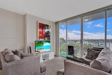 Condominio en venta en North Bay Village, Florida, 2 dormitorios, 98.57 m2 № 779256 - foto 9