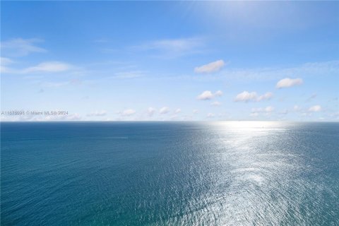 Condo in Sunny Isles Beach, Florida, 6 bedrooms  № 1408860 - photo 11