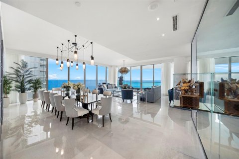 Condo in Sunny Isles Beach, Florida, 6 bedrooms  № 1408860 - photo 1