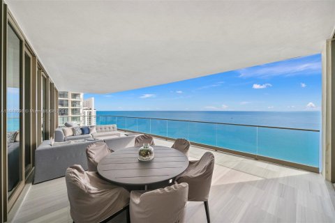 Condo in Sunny Isles Beach, Florida, 6 bedrooms  № 1408860 - photo 12