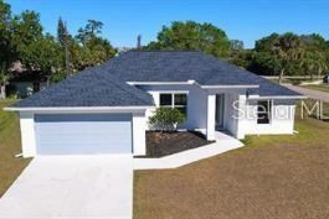 House in Port Charlotte, Florida 3 bedrooms, 135.27 sq.m. № 446934 - photo 1