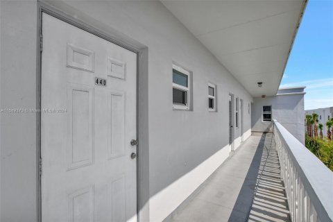 Condominio en venta en Dania Beach, Florida, 1 dormitorio, 73.39 m2 № 1177955 - foto 21
