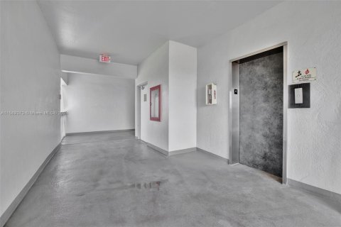 Condominio en venta en Dania Beach, Florida, 1 dormitorio, 73.39 m2 № 1177955 - foto 19