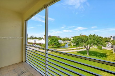 Condominio en venta en Dania Beach, Florida, 1 dormitorio, 73.39 m2 № 1177955 - foto 29