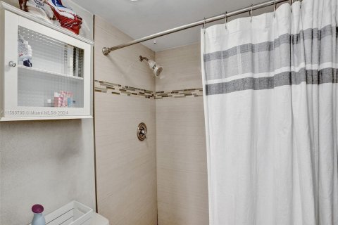 Condo in Plantation, Florida, 3 bedrooms  № 1177997 - photo 16