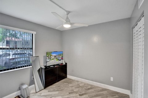 Condo in Plantation, Florida, 3 bedrooms  № 1177997 - photo 13