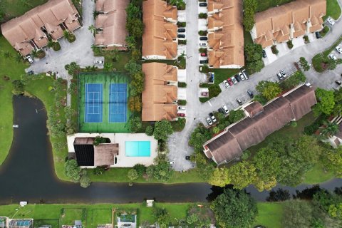 Condo in Wellington, Florida, 3 bedrooms  № 998506 - photo 1