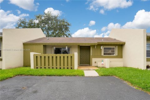 Townhouse in Kendall, Florida 2 bedrooms, 93.18 sq.m. № 1410639 - photo 23