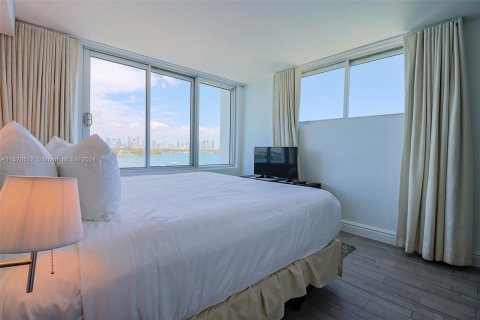 Condo in Miami Beach, Florida, 2 bedrooms  № 1120876 - photo 13