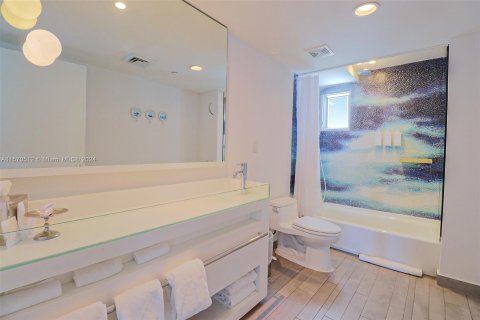 Condo in Miami Beach, Florida, 2 bedrooms  № 1120876 - photo 11