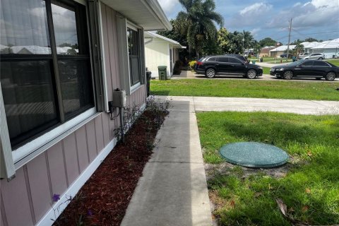 House in Port St. Lucie, Florida 3 bedrooms, 99.59 sq.m. № 1389387 - photo 6