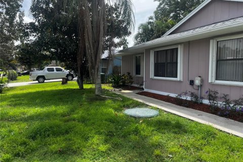 House in Port St. Lucie, Florida 3 bedrooms, 99.59 sq.m. № 1389387 - photo 7