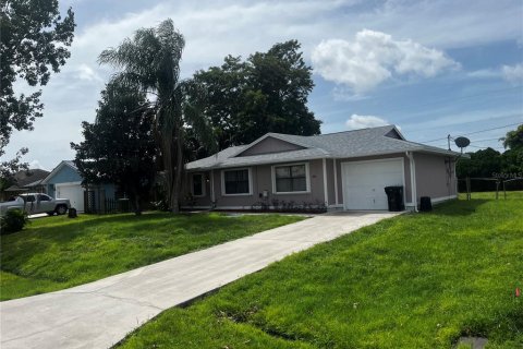 House in Port St. Lucie, Florida 3 bedrooms, 99.59 sq.m. № 1389387 - photo 1