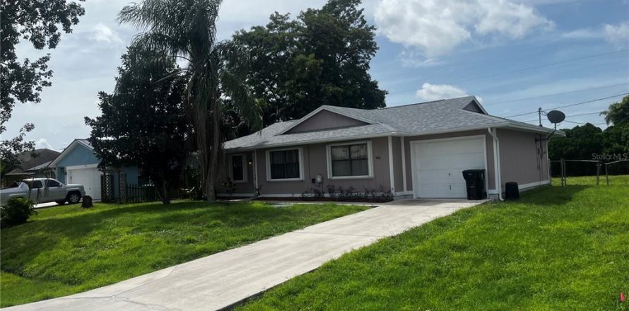 House in Port St. Lucie, Florida 3 bedrooms, 99.59 sq.m. № 1389387