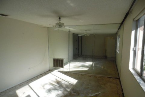 House in New Port Richey, Florida 3 bedrooms, 133.41 sq.m. № 1416251 - photo 5