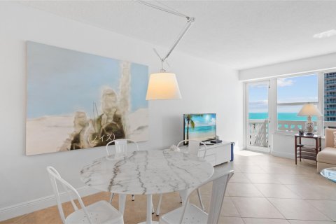 Condo in Fort Lauderdale, Florida, 1 bedroom  № 948005 - photo 16