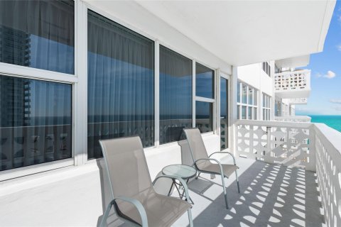 Condo in Fort Lauderdale, Florida, 1 bedroom  № 948005 - photo 2