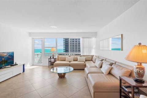 Condo in Fort Lauderdale, Florida, 1 bedroom  № 948005 - photo 15