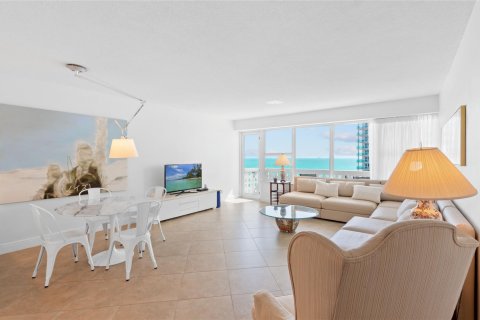 Condo in Fort Lauderdale, Florida, 1 bedroom  № 948005 - photo 17