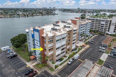 Condominio en venta en Treasure Island, Florida, 3 dormitorios, 165.37 m2 № 1359369 - foto 1