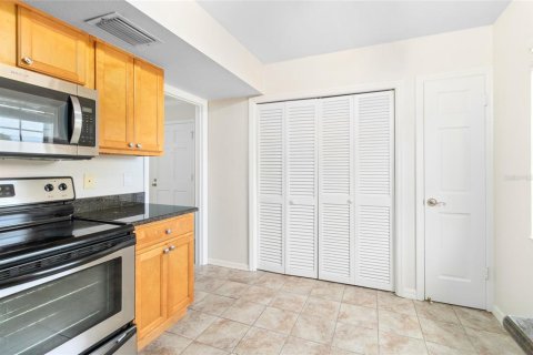 Condo in Tampa, Florida, 2 bedrooms  № 1359808 - photo 7