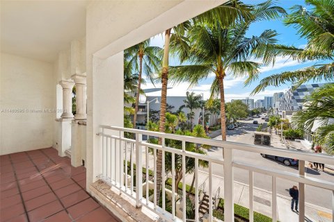 Condo in Miami Beach, Florida, 3 bedrooms  № 818558 - photo 3