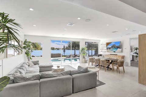 Villa ou maison à vendre à Miami, Floride: 7 chambres, 369.94 m2 № 1095404 - photo 21