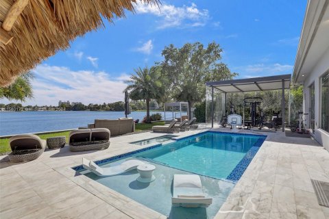 Villa ou maison à vendre à Miami, Floride: 7 chambres, 369.94 m2 № 1095404 - photo 27