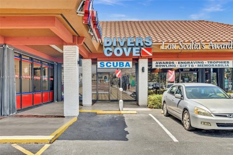 Commercial property in Davie, Florida № 683816 - photo 1
