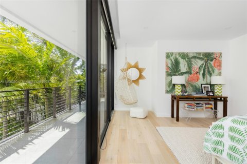 Casa en venta en Miami, Florida, 5 dormitorios, 434.41 m2 № 1348377 - foto 26