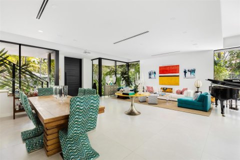 Casa en venta en Miami, Florida, 5 dormitorios, 434.41 m2 № 1348377 - foto 5