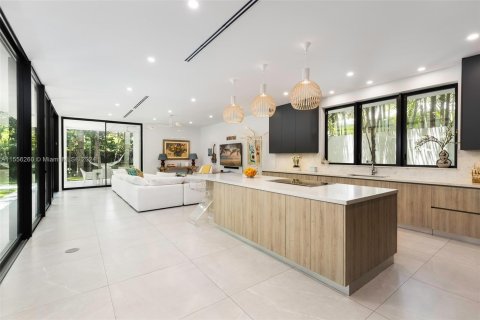 Casa en venta en Miami, Florida, 5 dormitorios, 434.41 m2 № 1348377 - foto 7