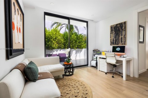 Casa en venta en Miami, Florida, 5 dormitorios, 434.41 m2 № 1348377 - foto 13