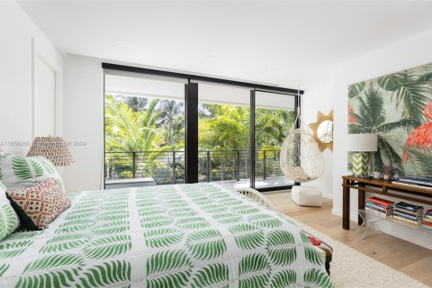 Casa en venta en Miami, Florida, 5 dormitorios, 434.41 m2 № 1348377 - foto 24