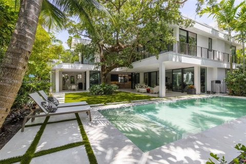 Casa en venta en Miami, Florida, 5 dormitorios, 434.41 m2 № 1348377 - foto 1