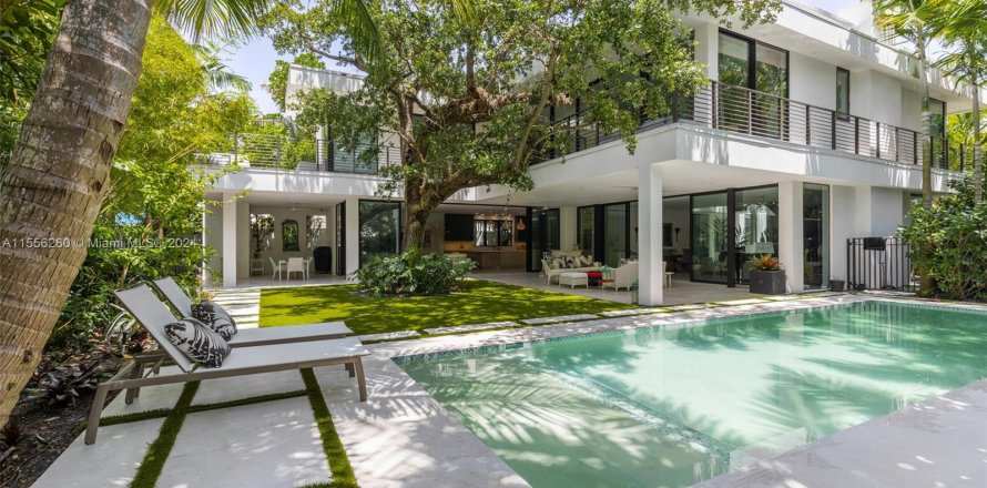 Casa en Miami, Florida 5 dormitorios, 434.41 m2 № 1348377