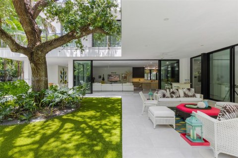 Casa en venta en Miami, Florida, 5 dormitorios, 434.41 m2 № 1348377 - foto 30