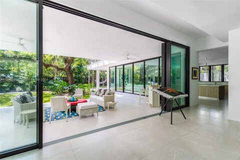 Casa en venta en Miami, Florida, 5 dormitorios, 434.41 m2 № 1348377 - foto 4