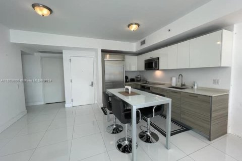 Condominio en alquiler en Miami, Florida, 2 dormitorios, 92.62 m2 № 1348414 - foto 6