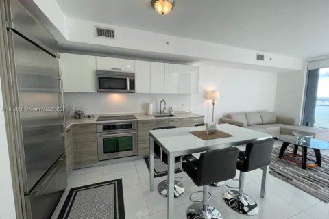 Condominio en alquiler en Miami, Florida, 2 dormitorios, 92.62 m2 № 1348414 - foto 5