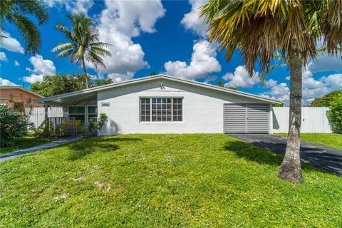 House in Hollywood, Florida 3 bedrooms, 112.41 sq.m. № 1209789 - photo 1
