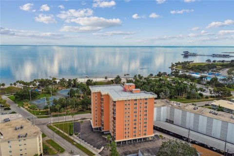 Condominio en venta en Saint Petersburg, Florida, 2 dormitorios, 122.17 m2 № 1390679 - foto 1